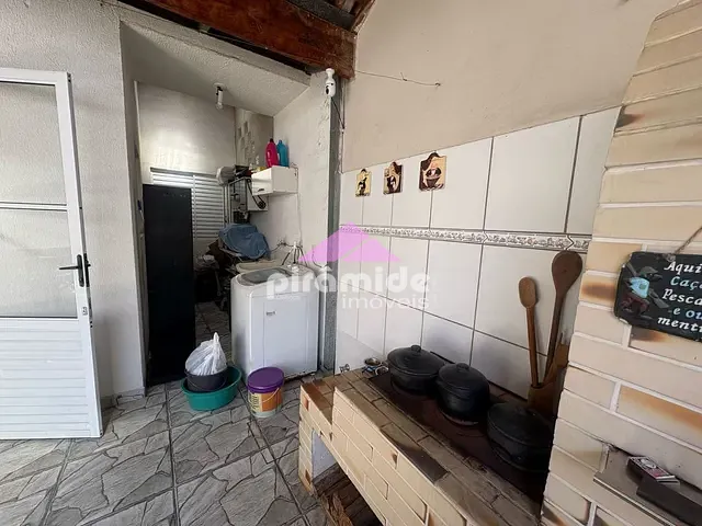 Casa com 145m² 3 quartos e 2 banheiros, à venda, no bairro Eugênio de Mello em São José dos Campos