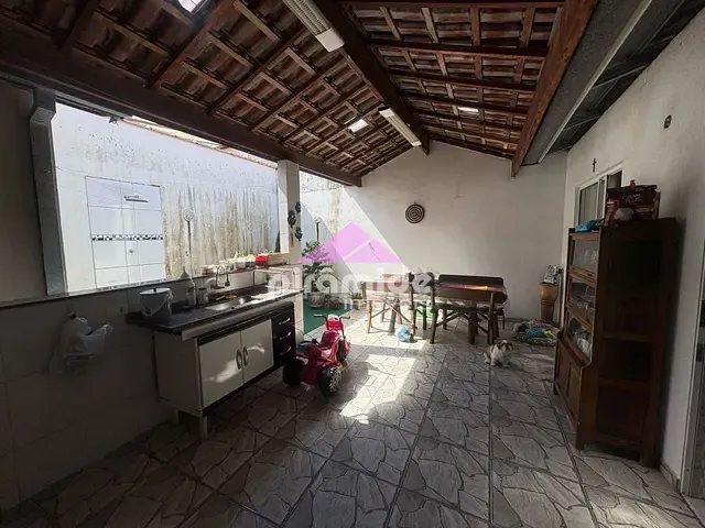 Casa com 145m² 3 quartos e 2 banheiros, à venda, no bairro Eugênio de Mello em São José dos Campos