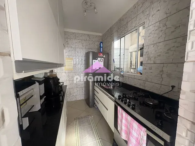 Casa com 145m² 3 quartos e 2 banheiros, à venda, no bairro Eugênio de Mello em São José dos Campos