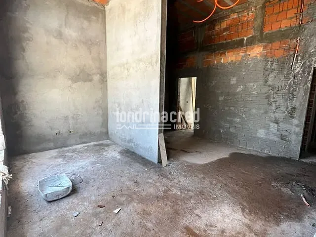 Casa com 125m² 3 quartos e 2 banheiros, à venda, no bairro Golden Park II em Londrina