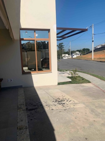 Casa 3 quartos e 5 banheiros, à venda, no bairro Loteamento Residencial e Comercial Bosque do Imperador em Pindamonhangaba
