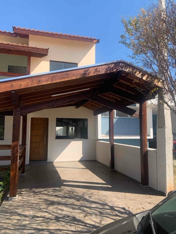 Casa 3 quartos e 3 banheiros, à venda, no bairro Condomínio Residencial e Comercial Laguna em Pindamonhangaba