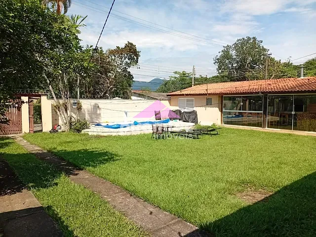 Casa com 500m² 4 quartos e 1 banheiro, à venda, no bairro Jardim Porto Novo em Caraguatatuba