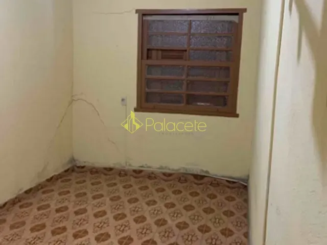 Casa com 254m² 3 quartos e 2 banheiros, à venda, no bairro Parque São Domingos em Pindamonhangaba