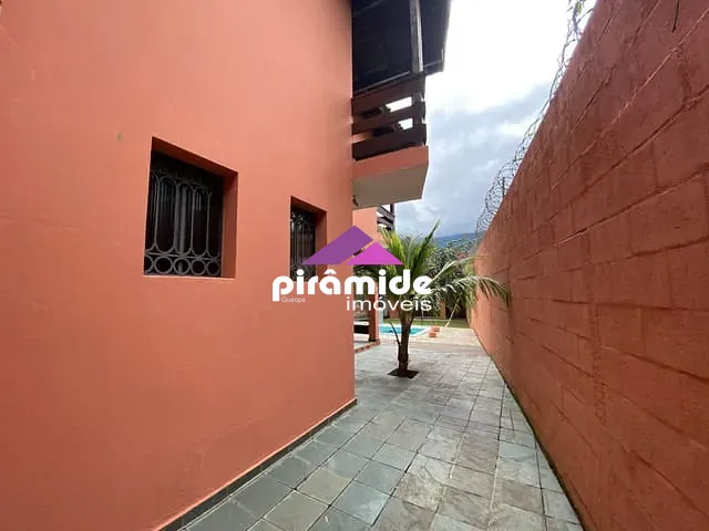 Casa com 500m² 4 quartos e 4 banheiros, à venda, no bairro Massaguaçu em Caraguatatuba