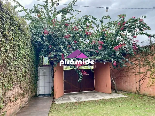 Casa com 500m² 4 quartos e 4 banheiros, à venda, no bairro Massaguaçu em Caraguatatuba