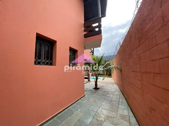 Casa com 500m² 4 quartos e 4 banheiros, à venda, no bairro Massaguaçu em Caraguatatuba