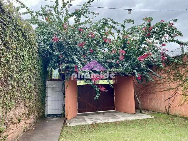 Casa com 500m² 4 quartos e 4 banheiros, à venda, no bairro Massaguaçu em Caraguatatuba