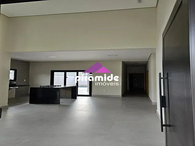 Casa com 300m² 3 quartos e 2 banheiros, à venda, no bairro Condomínio Terras do Vale em Caçapava
