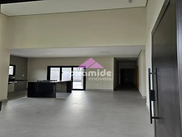 Casa com 300m² 3 quartos e 2 banheiros, à venda, no bairro Condomínio Terras do Vale em Caçapava