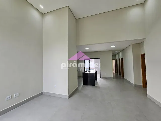 Casa com 300m² 3 quartos e 2 banheiros, à venda, no bairro Condomínio Terras do Vale em Caçapava