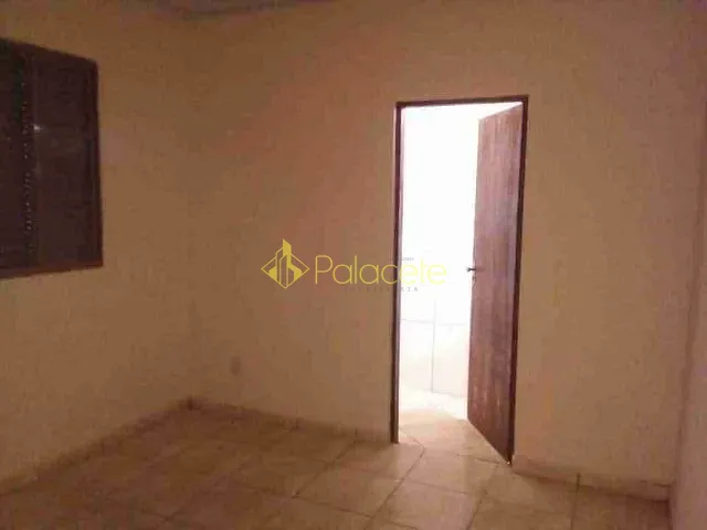Casa com 200m² 2 quartos e 1 banheiro, à venda, no bairro Jardim Santa Cecília em Pindamonhangaba