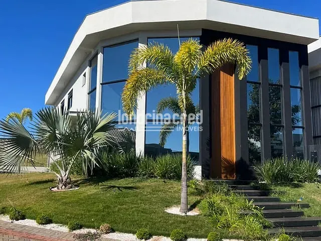 Casa com 300m² 3 quartos e 5 banheiros, à venda, no bairro CONDOMÍNIO ARANGUÁ em Londrina
