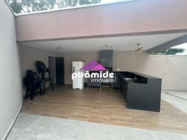 Casa com 190m² 3 quartos e 2 banheiros, à venda, no bairro Jardim Rodolfo em São José dos Campos