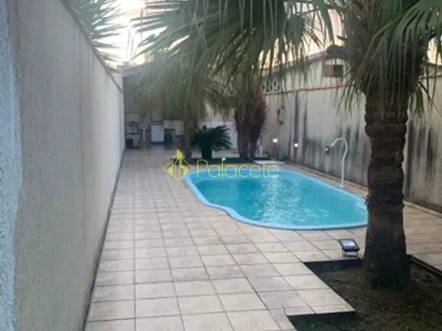 Casa com 189m² 3 quartos e 3 banheiros, à venda, no bairro Vila São Benedito em Pindamonhangaba