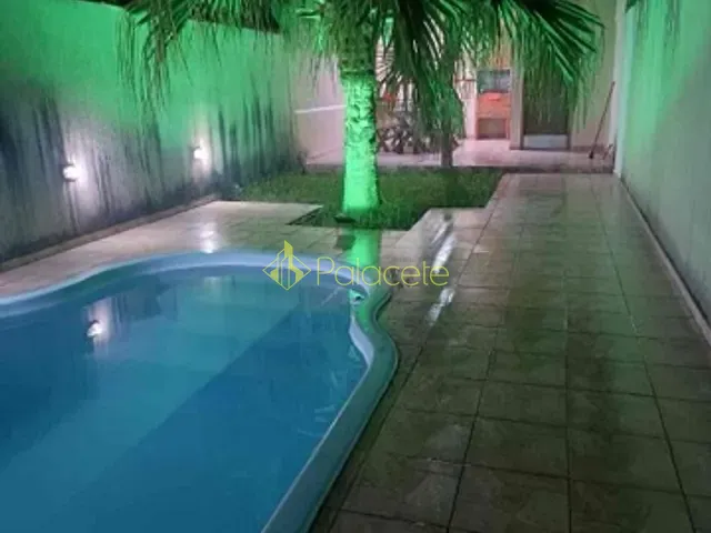 Casa com 189m² 3 quartos e 3 banheiros, à venda, no bairro Vila São Benedito em Pindamonhangaba