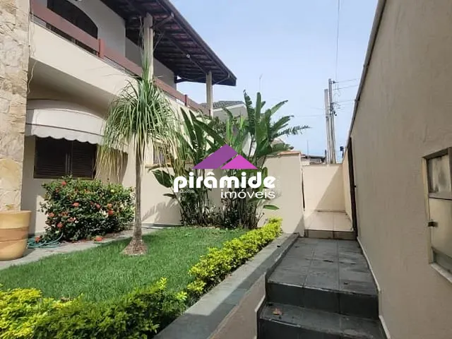 Casa com 500m² 4 quartos e 5 banheiros, à venda, no bairro Jardim das Indústrias em São José dos Campos