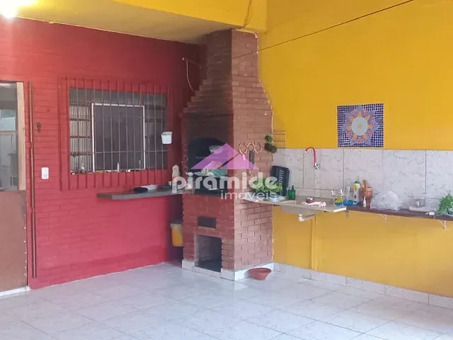 Casa com 170m² 3 quartos e 2 banheiros, à venda, no bairro Perequê Mirim em Caraguatatuba