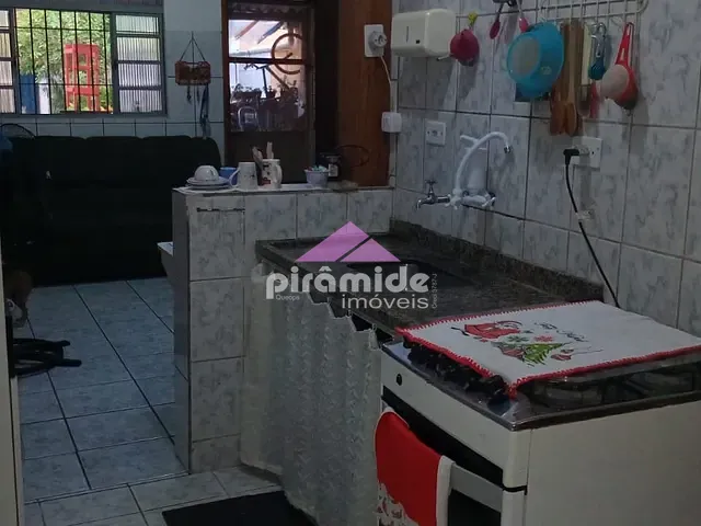 Casa com 170m² 3 quartos e 2 banheiros, à venda, no bairro Perequê Mirim em Caraguatatuba