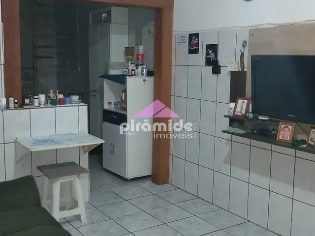 Casa com 170m² 3 quartos e 2 banheiros, à venda, no bairro Perequê Mirim em Caraguatatuba