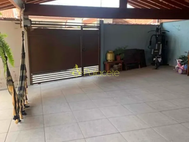 Casa 3 quartos e 3 banheiros, à venda, no bairro Maria Áurea em Pindamonhangaba
