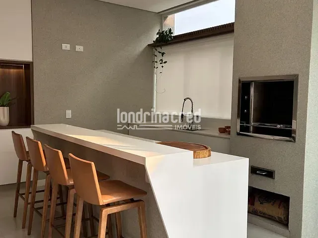 Casa com 287m² 4 quartos e 5 banheiros, à venda, no bairro CONDOMÍNIO ARANGUÁ em Londrina