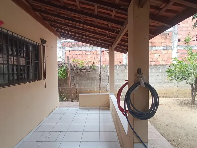 Casa com 300m² 3 quartos e 2 banheiros, à venda, no bairro Residencial e Comercial Laerte Asumpção em Pindamonhangaba