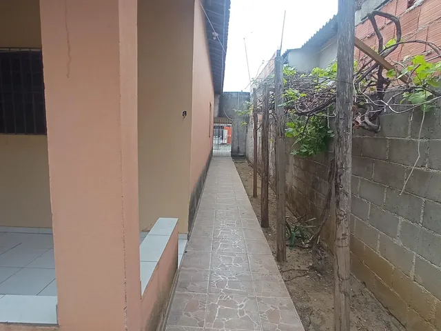 Casa com 300m² 3 quartos e 2 banheiros, à venda, no bairro Residencial e Comercial Laerte Asumpção em Pindamonhangaba