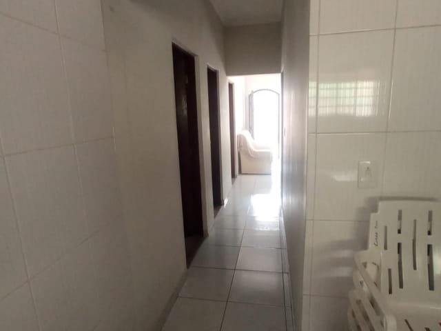 Casa com 300m² 3 quartos e 2 banheiros, à venda, no bairro Residencial e Comercial Laerte Asumpção em Pindamonhangaba
