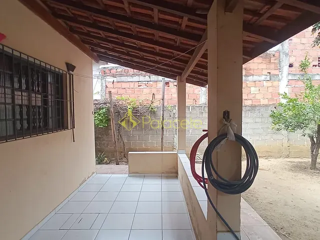 Casa com 300m² 3 quartos e 2 banheiros, à venda, no bairro Residencial e Comercial Laerte Asumpção em Pindamonhangaba