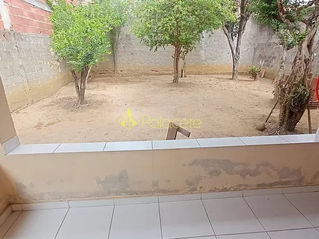 Casa com 300m² 3 quartos e 2 banheiros, à venda, no bairro Residencial e Comercial Laerte Asumpção em Pindamonhangaba