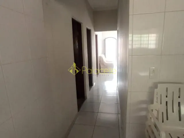 Casa com 300m² 3 quartos e 2 banheiros, à venda, no bairro Residencial e Comercial Laerte Asumpção em Pindamonhangaba