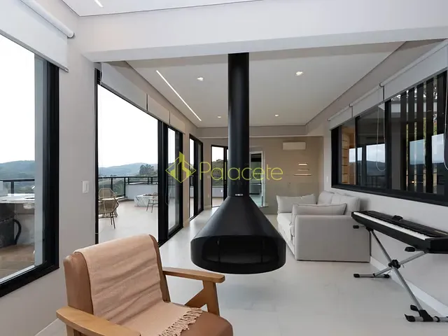 Casa com 1034m² 3 quartos e 4 banheiros, à venda, no bairro Santo Antonio do Pinhal em Santo Antônio do Pinhal
