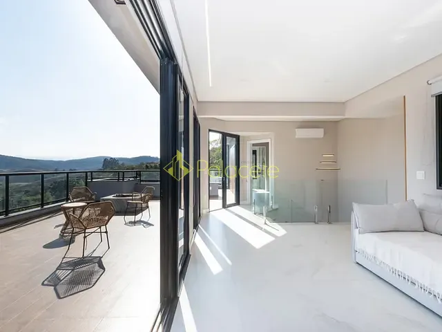 Casa com 1034m² 3 quartos e 4 banheiros, à venda, no bairro Santo Antonio do Pinhal em Santo Antônio do Pinhal