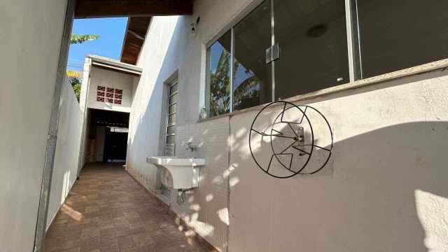 Sobrado com 349m² 3 quartos e 2 banheiros, à venda, no bairro Granjas Santa Terezinha em Taubaté