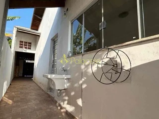 Sobrado com 349m² 3 quartos e 2 banheiros, à venda, no bairro Granjas Santa Terezinha em Taubaté