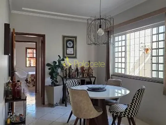 Casa 3 quartos e 3 banheiros, à venda, no bairro Tabaú em Pindamonhangaba