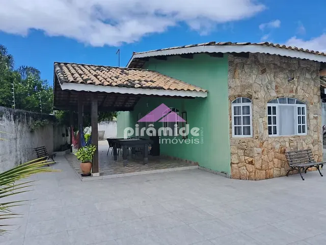 Casa com 444m² 2 quartos e 2 banheiros, à venda, no bairro Pontal de Santa Marina em Caraguatatuba