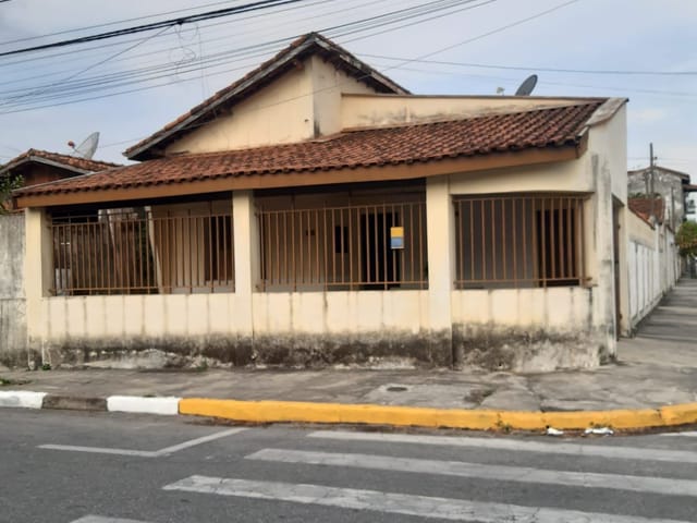 Casa com 250m² 3 quartos e 1 banheiro, à venda, no bairro Jardim Rosely em Pindamonhangaba