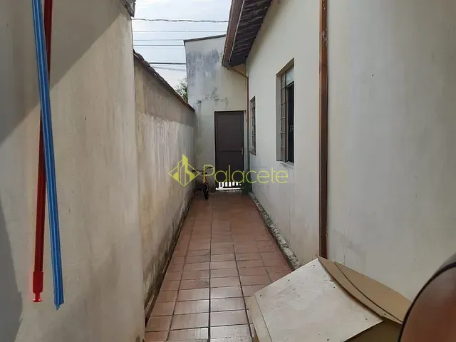 Casa com 250m² 3 quartos e 1 banheiro, à venda, no bairro Jardim Rosely em Pindamonhangaba