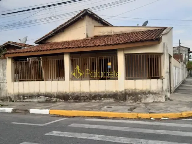 Casa com 250m² 3 quartos e 1 banheiro, à venda, no bairro Jardim Rosely em Pindamonhangaba