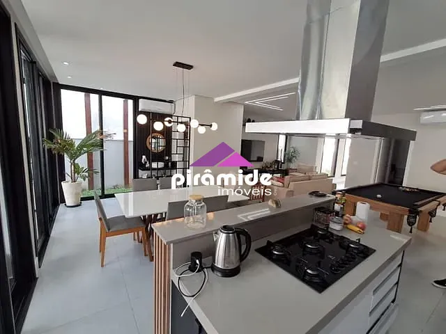 Casa com 250m² 4 quartos e 5 banheiros, à venda, no bairro Urbanova em São José dos Campos