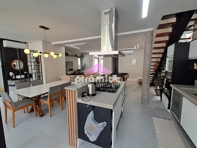 Casa com 250m² 4 quartos e 5 banheiros, à venda, no bairro Urbanova I em São José dos Campos