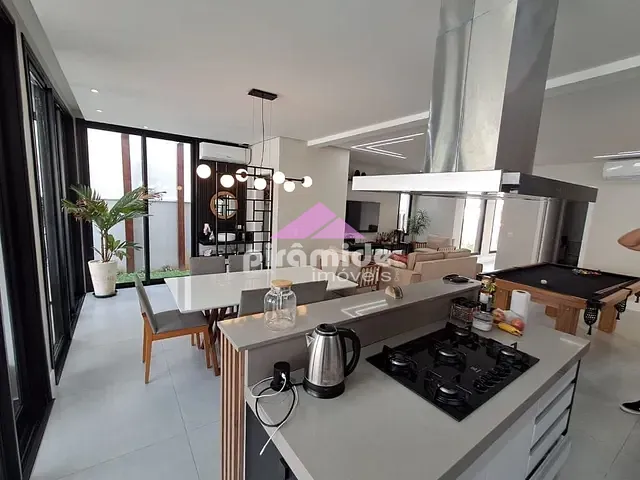 Casa com 250m² 4 quartos e 5 banheiros, à venda, no bairro Urbanova I em São José dos Campos