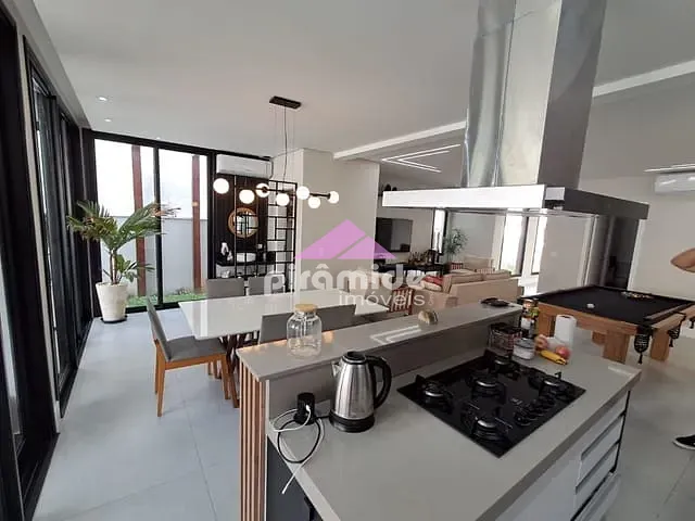 Casa com 250m² 4 quartos e 5 banheiros, à venda, no bairro Urbanova em São José dos Campos