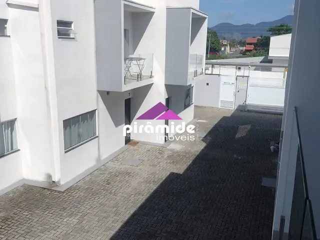 Casa com 107m² 2 quartos e 1 banheiro, à venda, no bairro Pontal de Santa Marina em Caraguatatuba