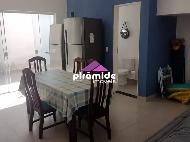 Casa com 107m² 2 quartos e 1 banheiro, à venda, no bairro Pontal de Santa Marina em Caraguatatuba