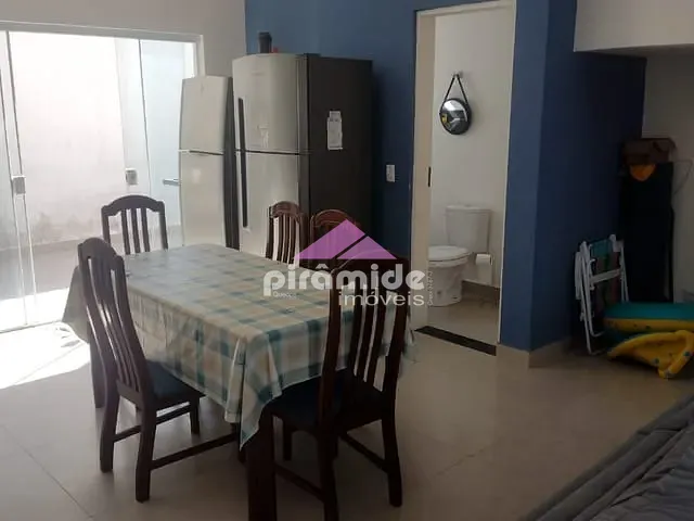 Casa com 107m² 2 quartos e 1 banheiro, à venda, no bairro Pontal de Santa Marina em Caraguatatuba