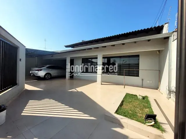Casa com 378m² 3 quartos e 4 banheiros, à venda, no bairro Brasília em Londrina