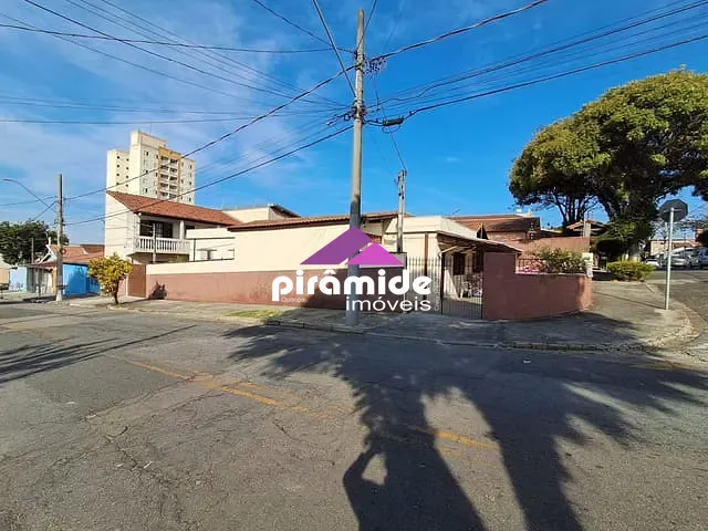 Casa com 300m² 5 quartos e 4 banheiros, à venda, no bairro Santana em São José dos Campos